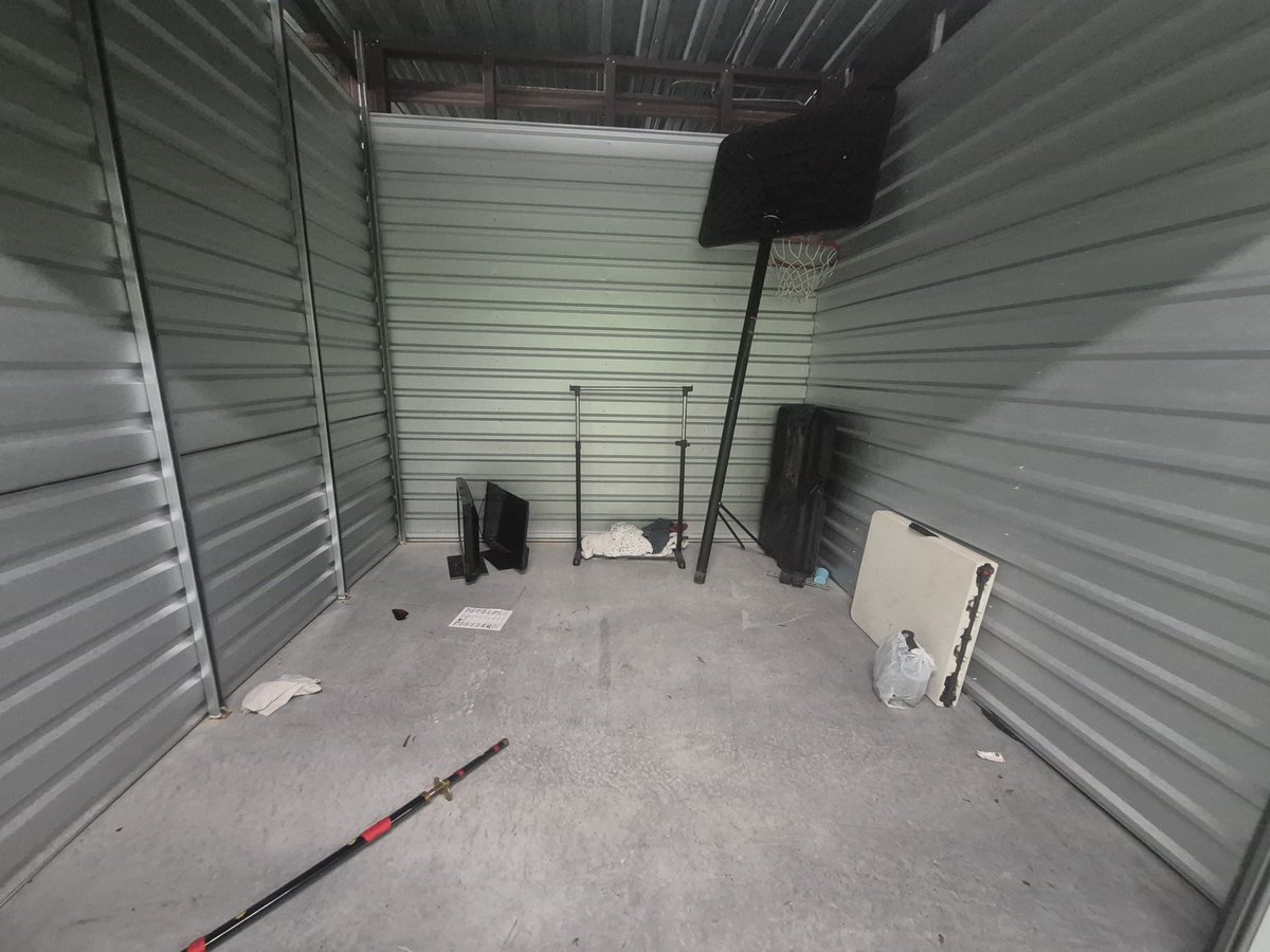 10 x 10 storage unit in Colonial Heights, VA