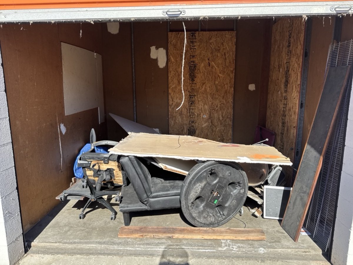 10 x 10 storage unit in Westminster, CA