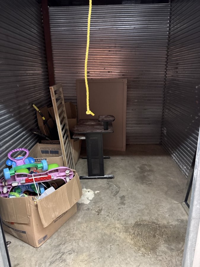 7 x 10 storage unit in North Brunswick, NJ