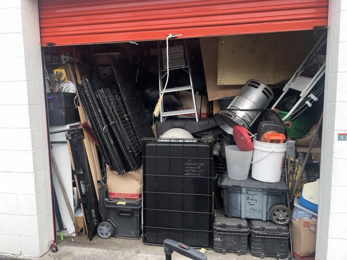 10 x 10 storage unit in Arlington, WA
