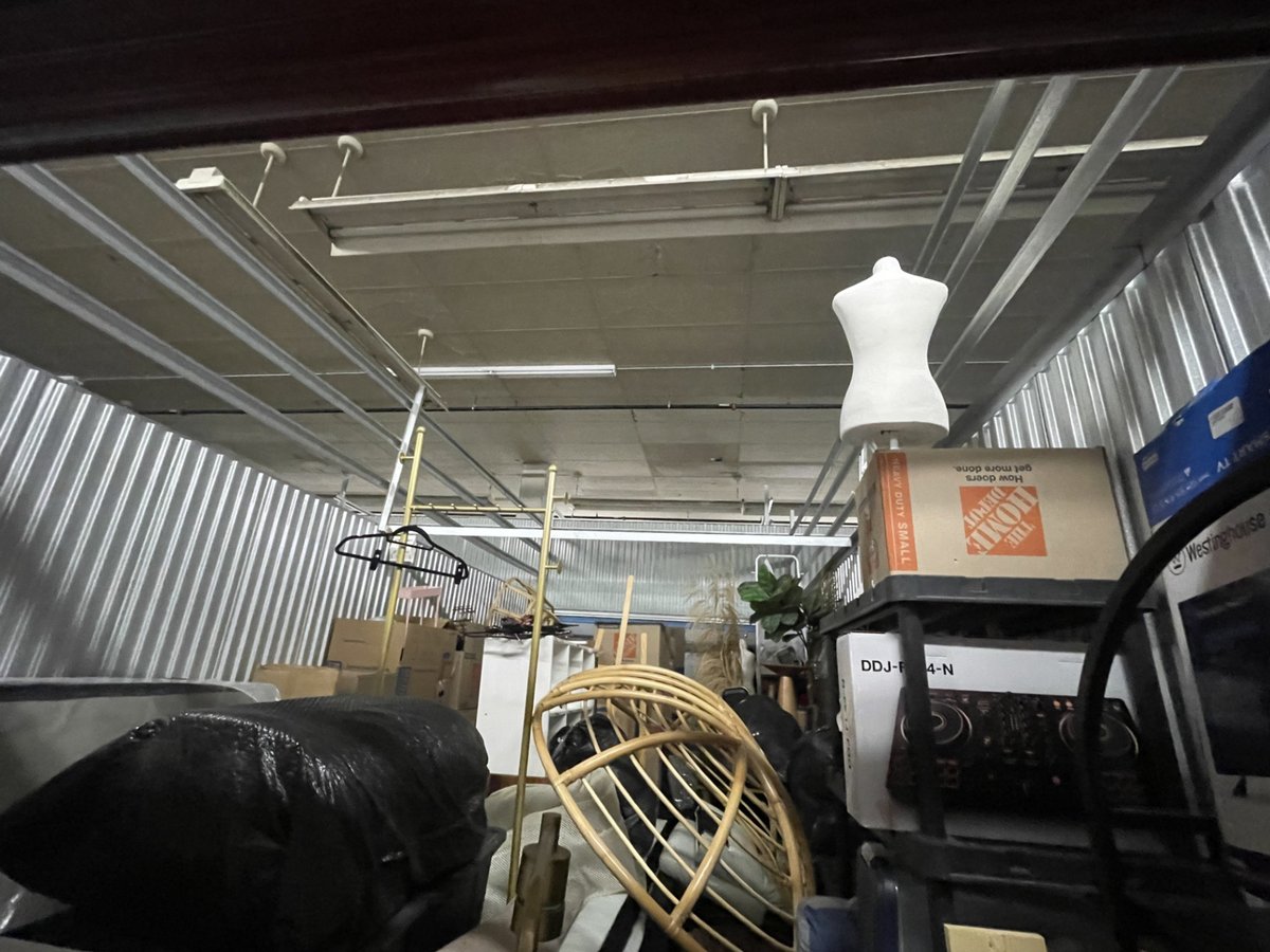 10 x 23 storage unit in St Kansas City, MO