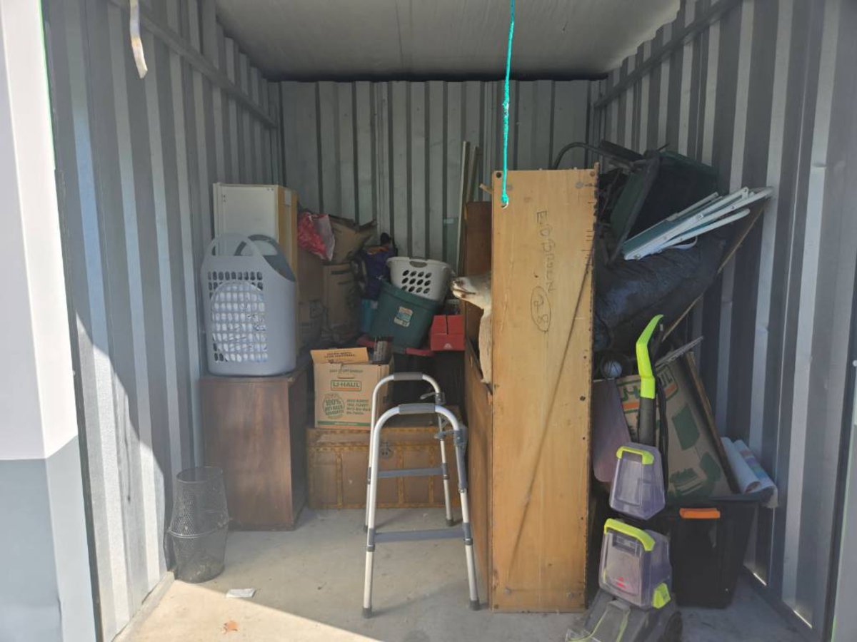 7 x 10 storage unit in Indianapolis, IN