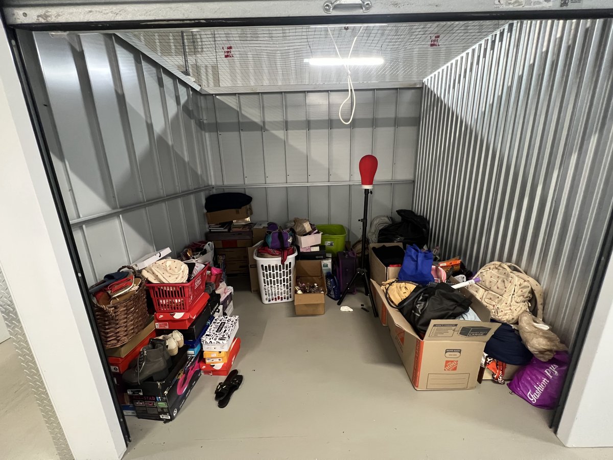10 x 9 storage unit in Launderhill, FL