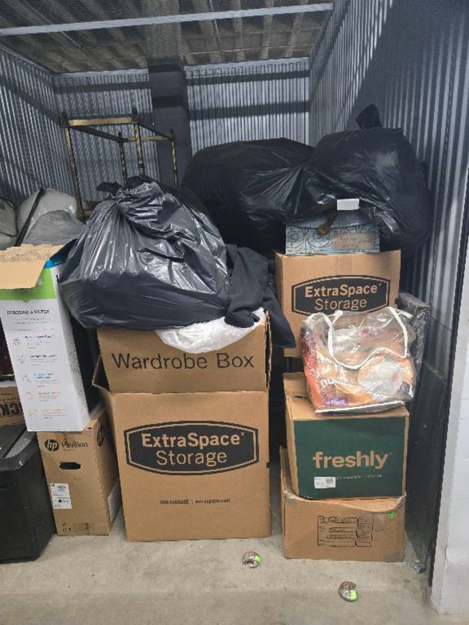 10 x 15 storage unit in Brentwood, MD