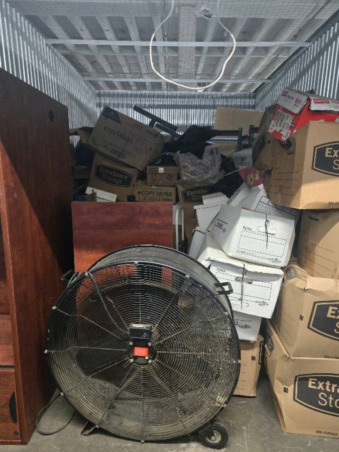 10 x 20 storage unit in Brentwood, MD
