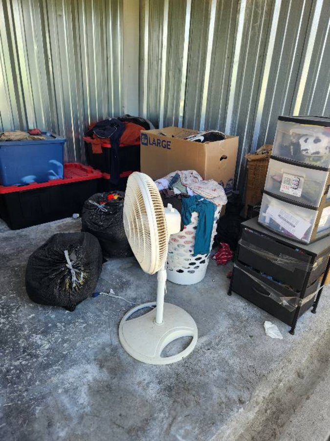 10 x 10 storage unit in Sacramento, CA