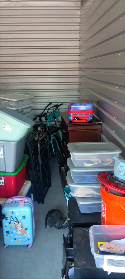 10 x 20 storage unit in Romulus, MI