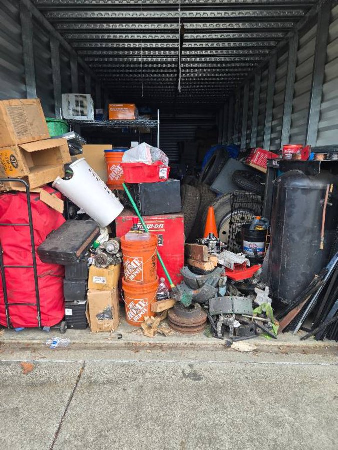 10 x 30 storage unit in Vallejo, CA