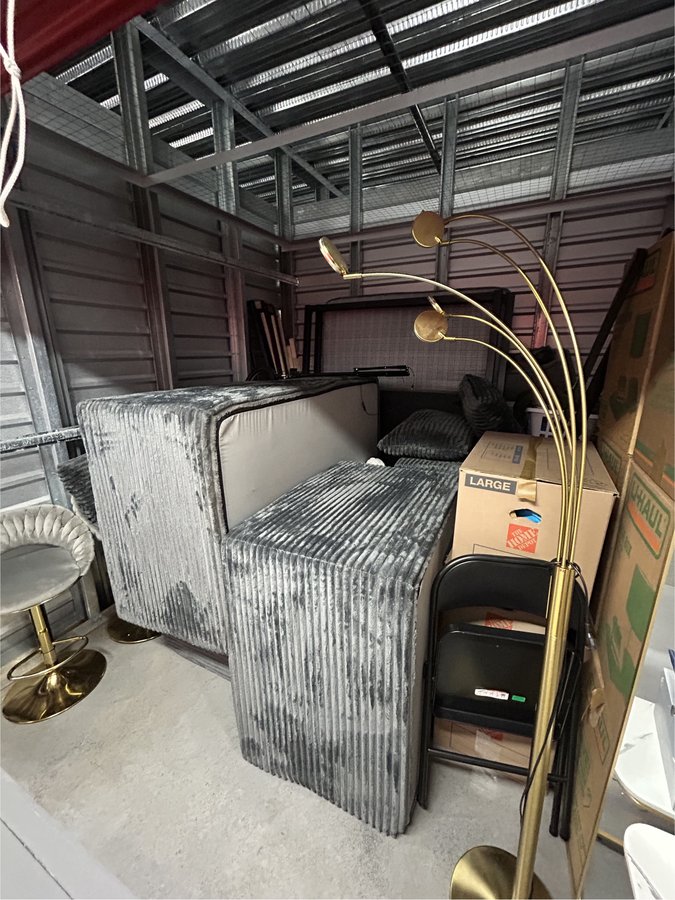 10 x 10 storage unit in Tampa, FL