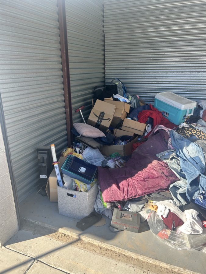 10 x 10 storage unit in Hesperia, CA