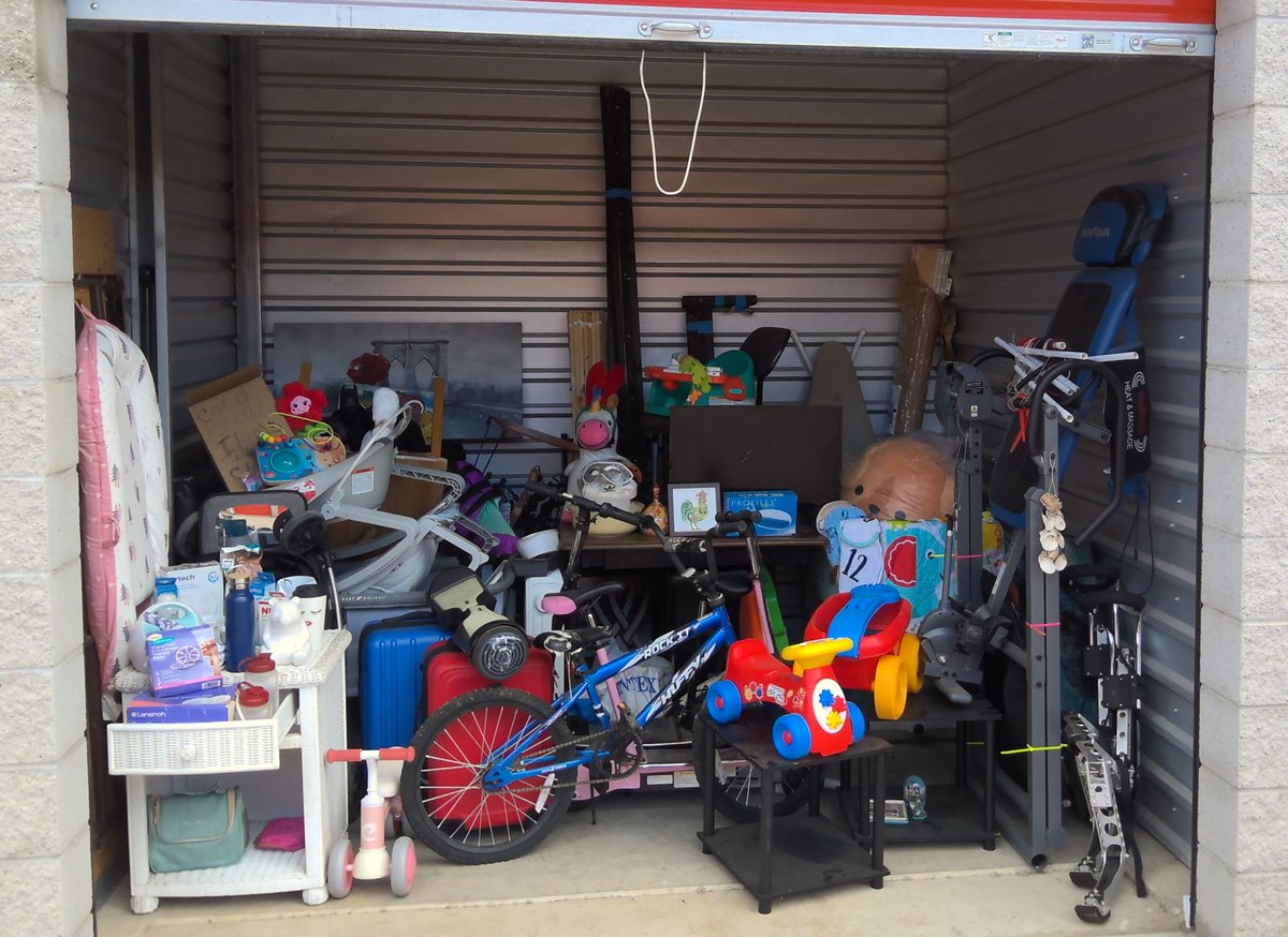 10 x 10 storage unit in Galt, CA