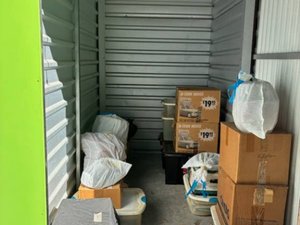 5 x 10 storage unit in Tarpon Springs, FL