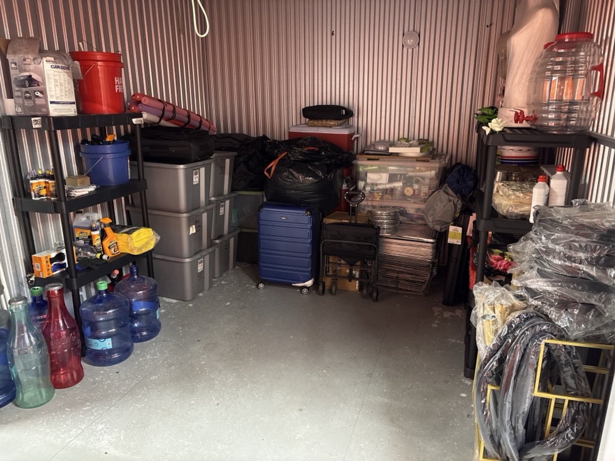 10 x 10 storage unit in Hillside, NJ