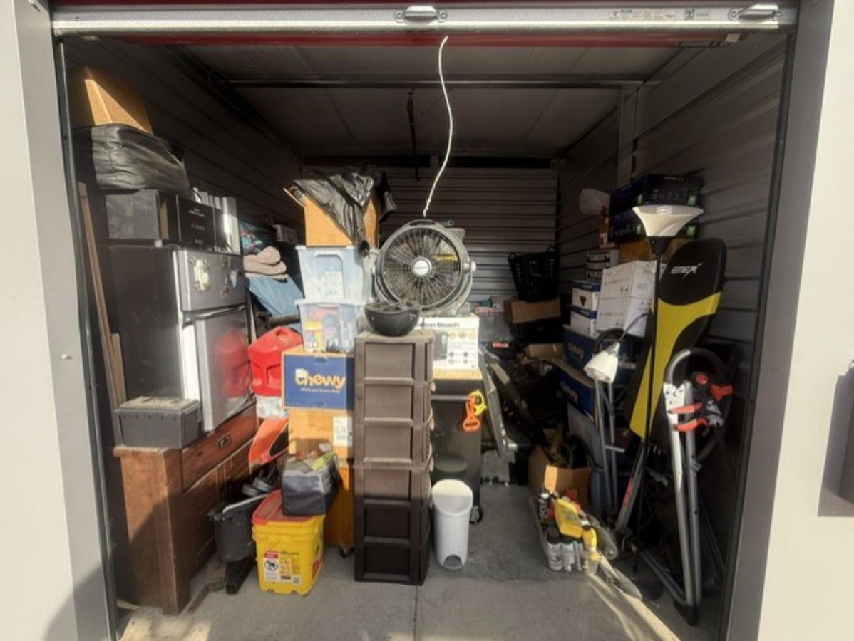 10 x 10 storage unit in Yuba City, CA