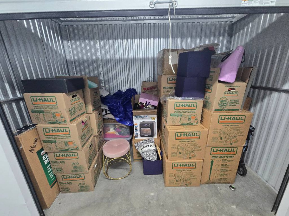 10 x 5 storage unit in Los Angeles, CA