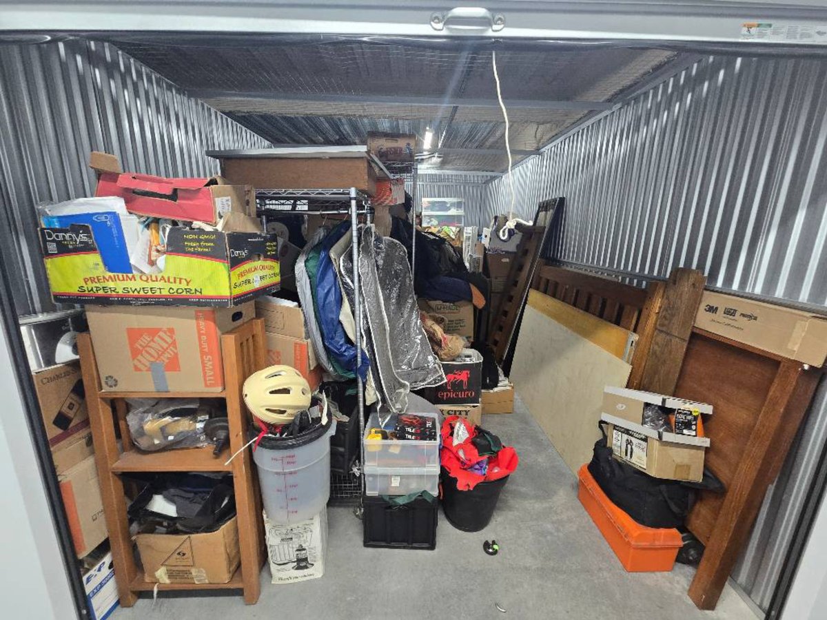 10 x 21 storage unit in Los Angeles, CA