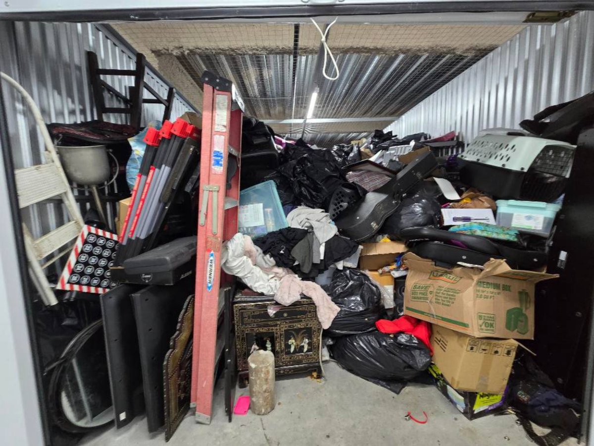 10 x 20 storage unit in Los Angeles, CA