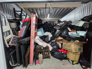 10 x 20 storage unit in Los Angeles, CA