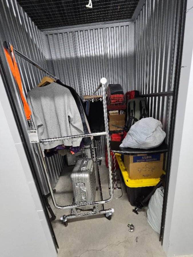 5 x 5 storage unit in Los Angeles, CA