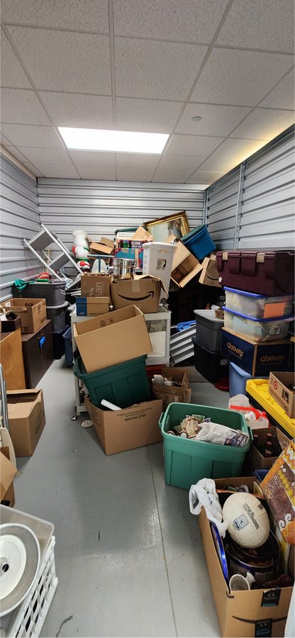10 x 15 storage unit in Hicksville, NY