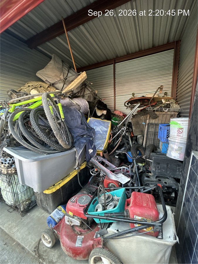10 x 10 storage unit in Sacramento, CA