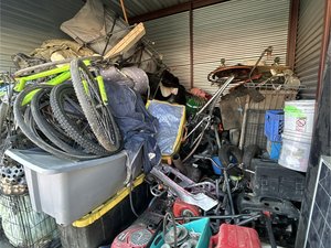 10 x 10 storage unit in Sacramento, CA