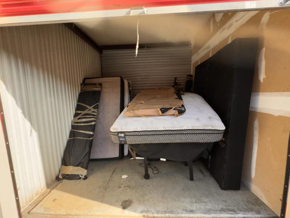 10 x 10 storage unit in Lawrenceville, GA