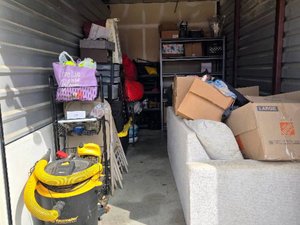 7 x 16 storage unit in Katy, TX