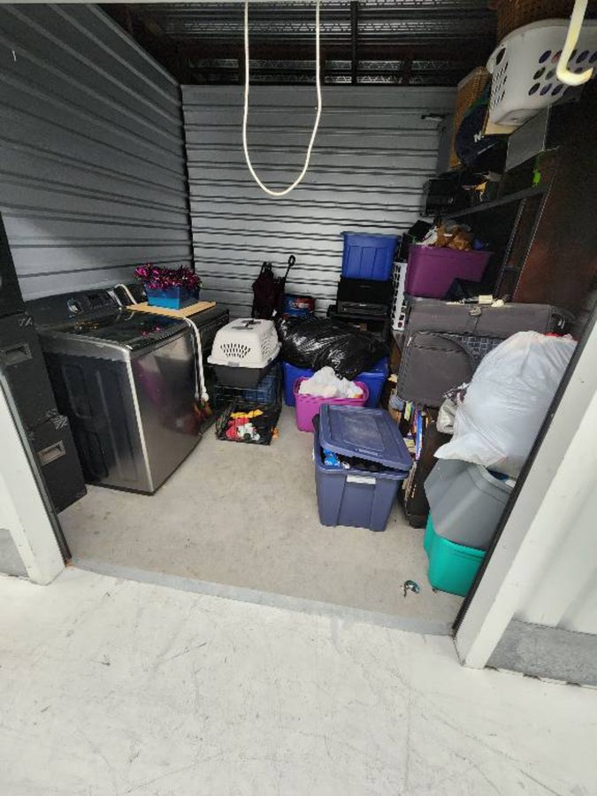 10 x 10 storage unit in Houston, TX