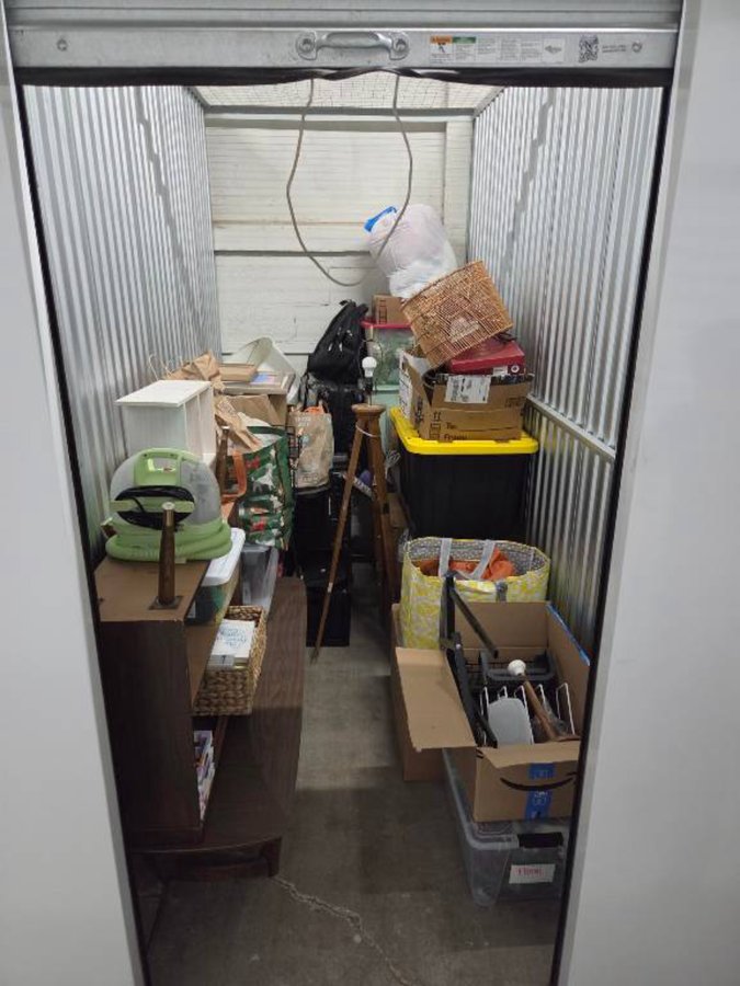 5 x 10 storage unit in Sacramento, CA