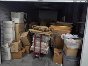 10 x 20 storage unit in Costa Mesa, CA