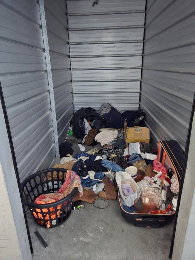 5 x 10 storage unit in Vista, CA