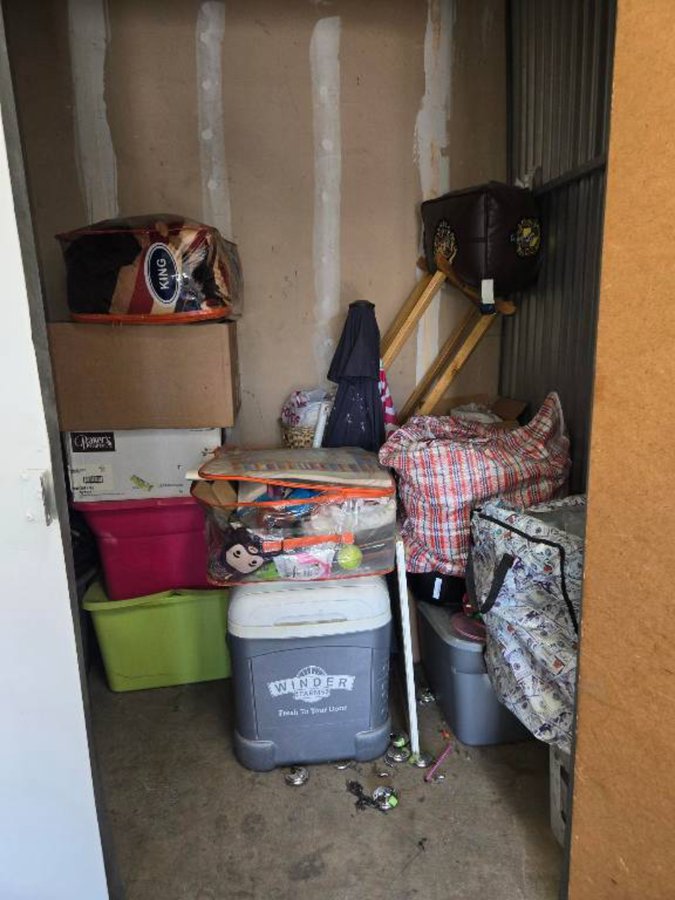 5 x 15 storage unit in Pomona, CA