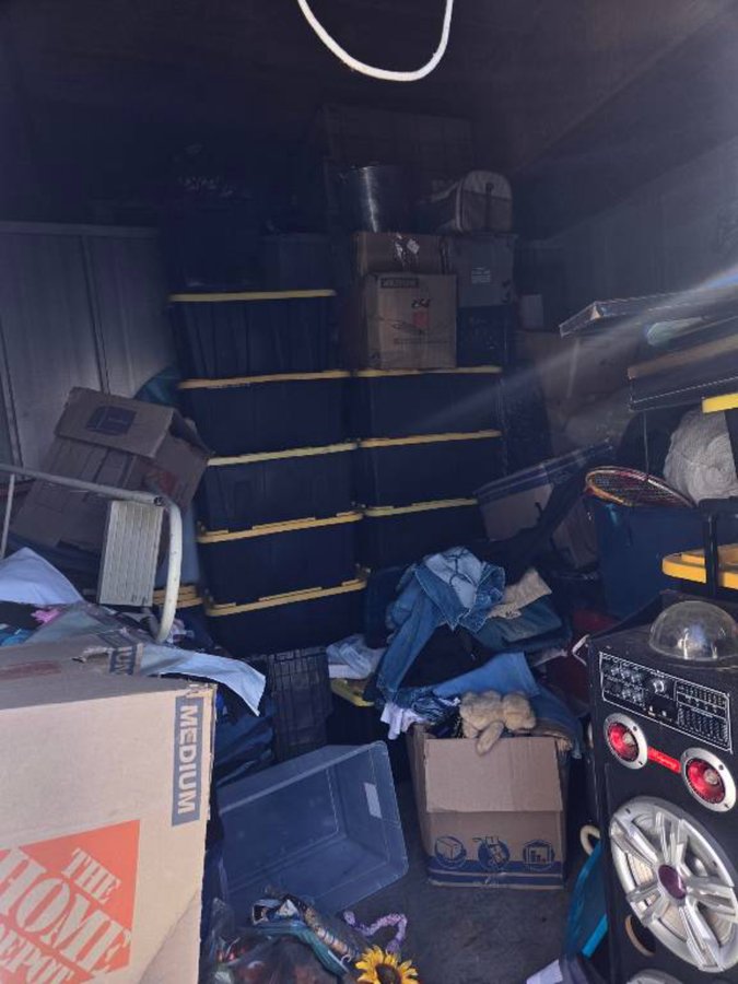 10 x 10 storage unit in Pomona, CA