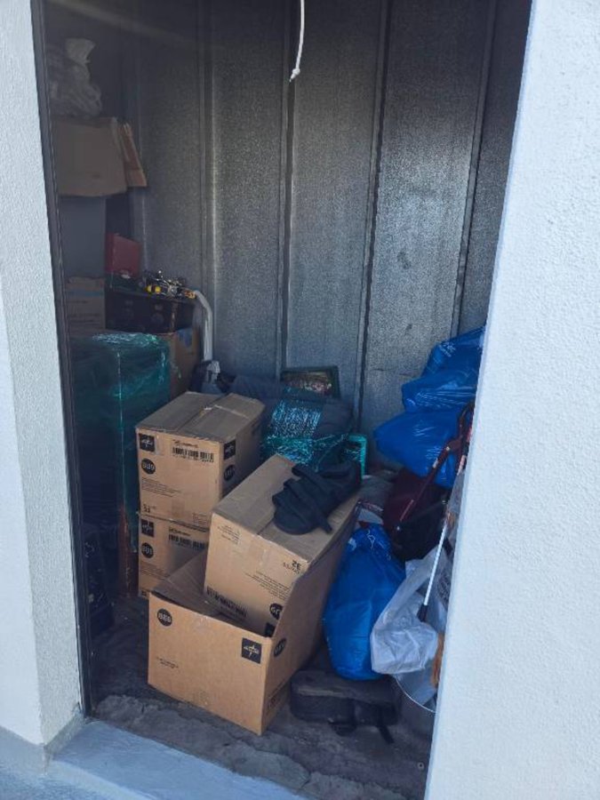 5 x 10 storage unit in Pomona, CA