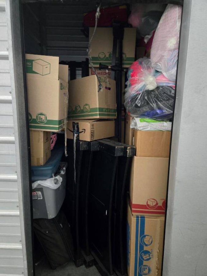 5 x 5 storage unit in Vista, CA