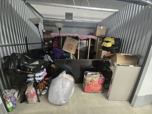 10 x 10 storage unit in Brentwood, MD