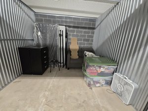 10 x 10 storage unit in Brentwood, MD