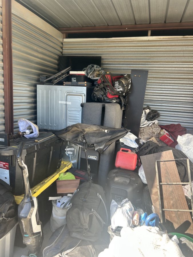 10 x 10 storage unit in Hesperia, CA