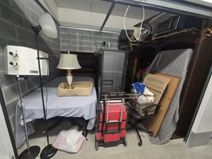 10 x 10 storage unit in Brentwood, MD
