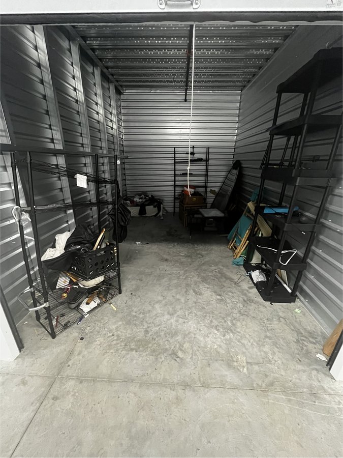 10 x 15 storage unit in Signal Hill, CA