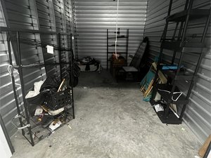 10 x 15 storage unit in Signal Hill, CA