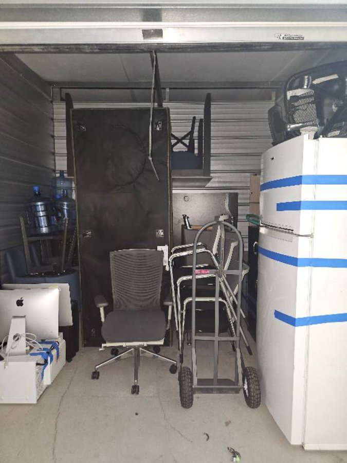 10 x 10 storage unit in Vista, CA