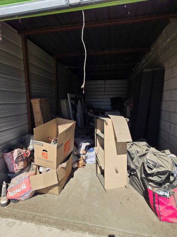 10 x 25 storage unit in Hesperia, CA