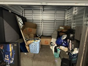 10 x 7 storage unit in Long Beach, CA