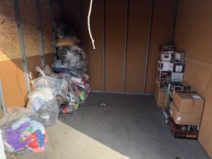 10 x 10 storage unit in Carson, CA