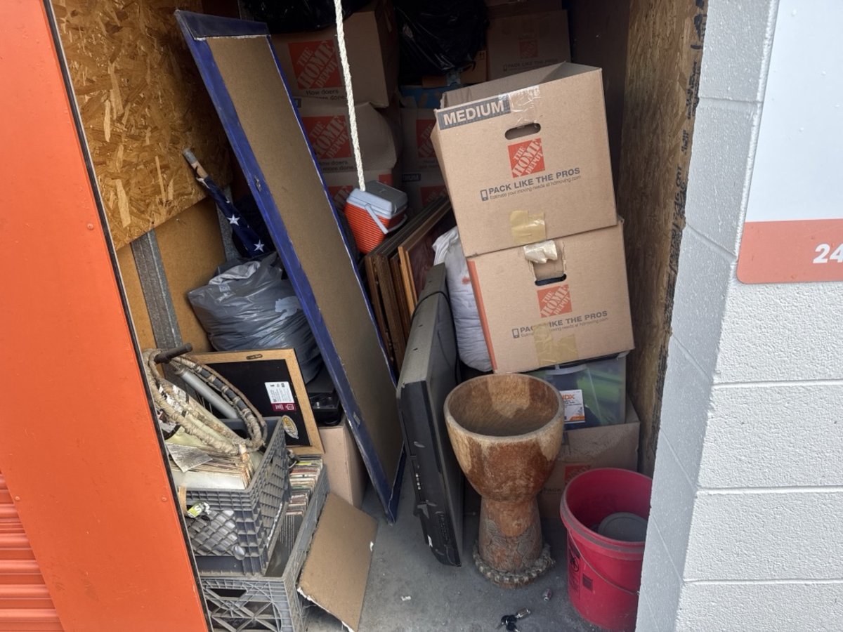 5 x 10 storage unit in Carson, CA