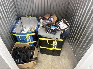 5 x 5 storage unit in Carson, CA