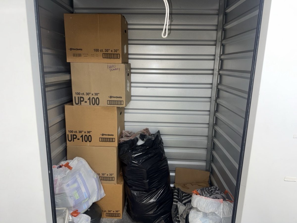 5 x 5 storage unit in Paramount, CA