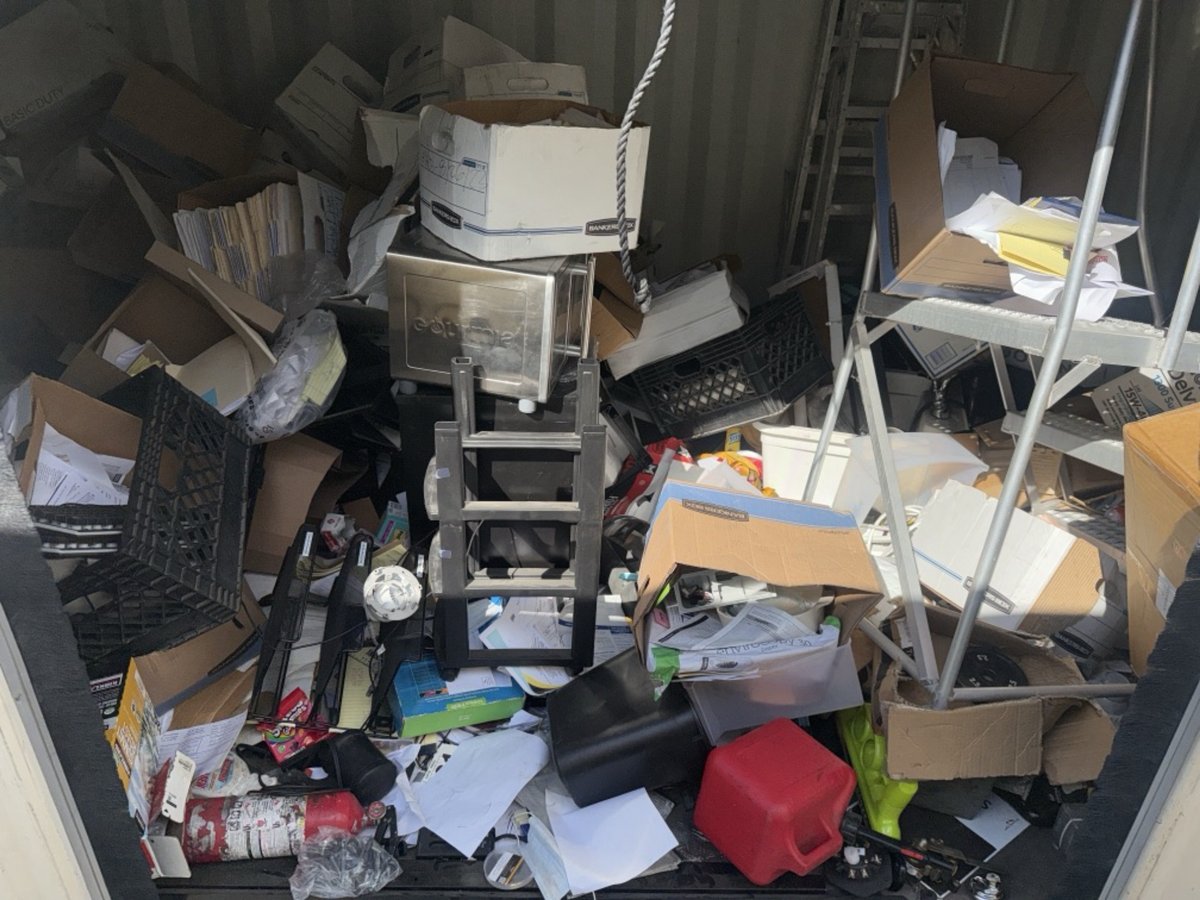8 x 15 storage unit in Paramount, CA